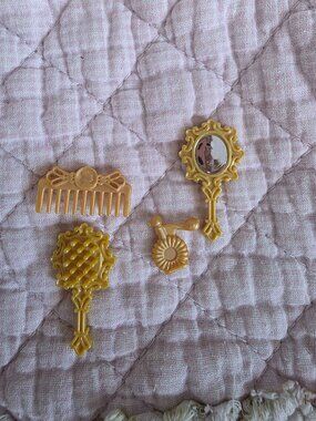 Barbie Princess and The Pauper Anneliese Doll Accessories